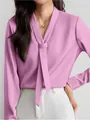 Elegante roze satijnen blouse met V-hals en strikdetail - Roze