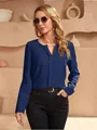 Elegante camicetta in raso blu navy a maniche lunghe per donna con raffinato scollo a V - Blu scuro
