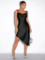 Robe nuisette en satin noir avec ourlet asymétrique et fines bretelles à nouer élégantes. - XS / Noir