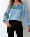 Elegante hellblaue Satin-Langarmbluse mit modischem V-Ausschnitt für stilvolle Damen - Hellblau