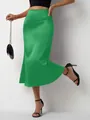 Élégante jupe midi sirène en satin vert vif pour femme avec un fini soyeux et brillant - Cyan
