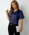 Elegante camicetta in raso blu navy a maniche corte con raffinato collo alto - Blu scuro