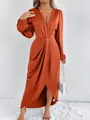 Elegantes Wickelkleid aus Satinkupfer mit tiefem V-Ausschnitt und langen Laternenärmeln - Orange