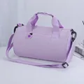 Sac de sport cylindrique violet élégant avec bandoulière réglable et poignées solides - S / Violet