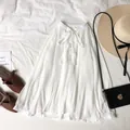 Elegante camisa de gasa plisada blanca con cuello de lazo retro y manga larga - Talla única / Tops / Blanco