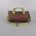Borsa sportiva multifunzionale cilindrica in marrone e verde con tracolla regolabile - Caffè Scuro e Verde