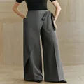 Eleganti pantaloni grigi a gamba larga a vita alta con design a portafoglio e nodo - Taglia S / Pantaloni e gonne / Grigio scuro