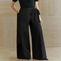 Eleganti pantaloni neri a gamba larga a vita alta con design a portafoglio e cintura in vita. - Taglia S / Pantaloni e gonne / Nero