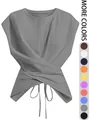 Top gris de manga corta con dobladillo cruzado y detalles de lazo, minimalista. - Gris