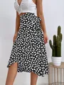 Elegante falda midi cruzada con lunares en blanco y negro y una abertura lateral - Negro y Blanco