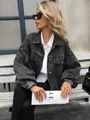Μοντέρνο γκρι ξεπλυμένο oversized κοντό τζιν μπουφάν για γυναίκες σε street style - XS / Tops / Γκρι