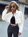 Chaqueta vaquera blanca corta y estilosa con detalles desgastados para un look urbano - Blanco