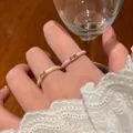 Elegante Emaille-Zirkonia-Ringe in Rosa und Creme für einen stilvollen Damenlook - Rechteckiger Strass-Stil (J906 Rosa) / Rosa