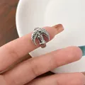Eleganter silberner verstellbarer offener Ring mit aufwendigem Halbmond Design am Zeigefinger - Halbmond/Augenmuster-Stil (J913 Silber) / Silber
