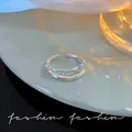 Eleganter versilberter offener Ring mit Schmetterlings-Zirkonia-Detail für Damen - Zweilagiger Wellenstrass-Stil (J875 Silber) / Silber