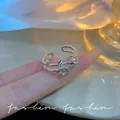 Eleganter silberfarbener zweischichtiger verstellbarer Ring mit Rosen- und Tulpenblumenmuster - Zweilagiger Rosen/Tulpen-Stil (J811 Silber) / Silber