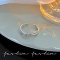 Eleganter silberner Doppelschicht-Knotenring mit funkelnden Zirkonia-Schmucksteinen - Zweilagiger Knoten/Strass-Stil (J857 Silber) / Silber