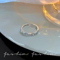 Eleganter silberner offener Ring mit zarten Schmetterlings-Zirkonia-Mustern für Damen - Schmetterlings/Blumen Offener Stil (J825 Blume) / Silber