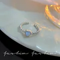 Verstellbarer Ring aus Silber mit herzförmigem Opal und funkelnden Zirkonien - Blaues Opal Herz/Verdrehter Stil (J825 Herz) / Silber