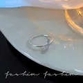 Exquisiter silberner offener Ring mit abstraktem Schlangendesign und Zirkonia-Besatz - Grünäugige Schlange Offener Stil (J265 Silber) / Silber
