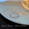 Eleganter Silberring mit rosa herzförmigen Zirkonia und einem einzigartigen Stacheldraht - Dornen Rosa Herz Strass-Stil (J834 Silber) / Silber