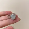 Eleganter verstellbarer Silberring mit hellblauem ovalem Edelstein und Luxusdesign - Hellblauer Ovaler Edelstein/Vierzack-Stil (J1008 Silber) / Silber