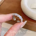 Eleganter silberfarbener offener Ring mit Zirkonia-Steinen im Schmetterlings-Design - Marquise-Strass-Schmetterlings-Stil (J984 Silber) / Silber