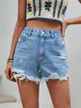 Detailansicht von High-Waist-Jeans-Shorts in Hellblau mit Fransen und Rissen - S(27) / Unterteile / Blau