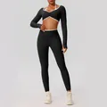 Completo yoga nero da donna con bordi bianchi, top corto a maniche lunghe e leggings sportivi - Taglia S / Top E Pantaloni / Nero
