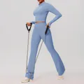 Lichtblauwe yoga set met jas met ritssluiting en flared broek met een hoge taille - S / Boven- En Onderstuk / Mistblauw