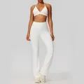 Witte yogaset bestaande uit een sportbeha en een uitlopende legging met hoge taille - Wit