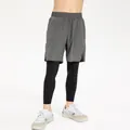 Atmungsaktive 2-in-1 Kinder-Sporthose mit grauen Shorts über schwarzen Leggings zum Laufen - 120 / Unterteile / Grau