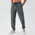 Sportbroek voor heren in donkergrijs met koel gevoel, elastische taille en zwart trekkoord - S / Bottoms / donkergrijs