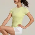 Dettaglio della maglietta sportiva da donna traspirante e ad asciugatura rapida verde - Taglia S / Top / Giallo Lime