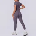 Set yoga viola senza cuciture da donna con top a maniche corte e leggings a vita alta - Tartufo