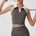Tweeledige donkergrijze tennisset met mouwloze polotop en nauwsluitende sportrok - S / Tops / Rookgrijs
