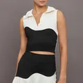 Stijlvolle zwart-witte polo sporttop en tennisrok set voor dames met golfpatroon - S / Tops / Zwart