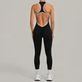 Schwarzer rückenfreier Yoga-Einteiler mit weißer Paspelierung und Push-up-Effekt am Gesäß - S / Top And Bottom (26231) / Schwarz