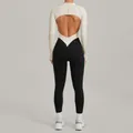 Vista posteriore di una tuta da fitness bicolore con schiena scoperta in crema e nero - Taglia S / Top And Bottom / Beige