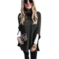 Elegante maglione a mantella grigio scuro con collo alto a trecce e pochette leopardata - Taglia S / Top / Nero