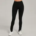 Schwarze Yoga-Leggings mit hoher Taille, dekorativen Knöpfen und modischen Schlitzen - S / Unterteile / Reines Schwarz