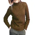 Detail van het kabelpatroon op een bruine trui met hoge kraag voor dames - S / Tops / Khaki