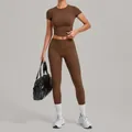 Ensemble de yoga marron deux pièces avec haut à manches courtes et legging assorti - Brun Foncé