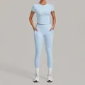 Ensemble de sport bleu clair élastique avec haut à manches courtes et leggings yoga. - Bleu ciel