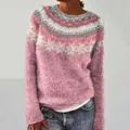 Dettaglio ravvicinato di un maglione rosa da donna con motivo a onde - 3XL / Top / Jacquard Fair Isle Rosa (8607)
