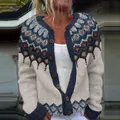 Vista dettagliata del cardigan in maglia oversize da donna con motivo vintage. - 2XL / Top / Crema Jacquard