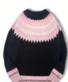 Dettaglio ravvicinato di un maglione da donna in maglia con motivo fair isle rosa e nero chic - 3XL / Top / Nero E Rosa (8750)