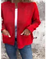 Vista detallada de una chaqueta de punto roja informal con cuello alto y cremallera. - 3XL / Tops / Rojo
