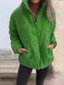 Giacca di velluto a coste verde brillante con collo alto e cerniera, dettagli del tessuto. - Verde