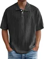 Detailansicht eines Herren-Poloshirts mit Vintage-Strickmuster und feiner Textur - Schwarz